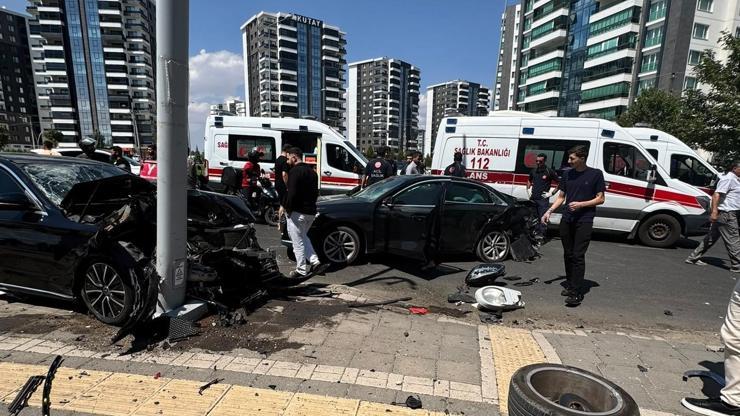 Diyarbakır'da iki otomobilin çarpıştığı kazada 2 kişi yaralandı