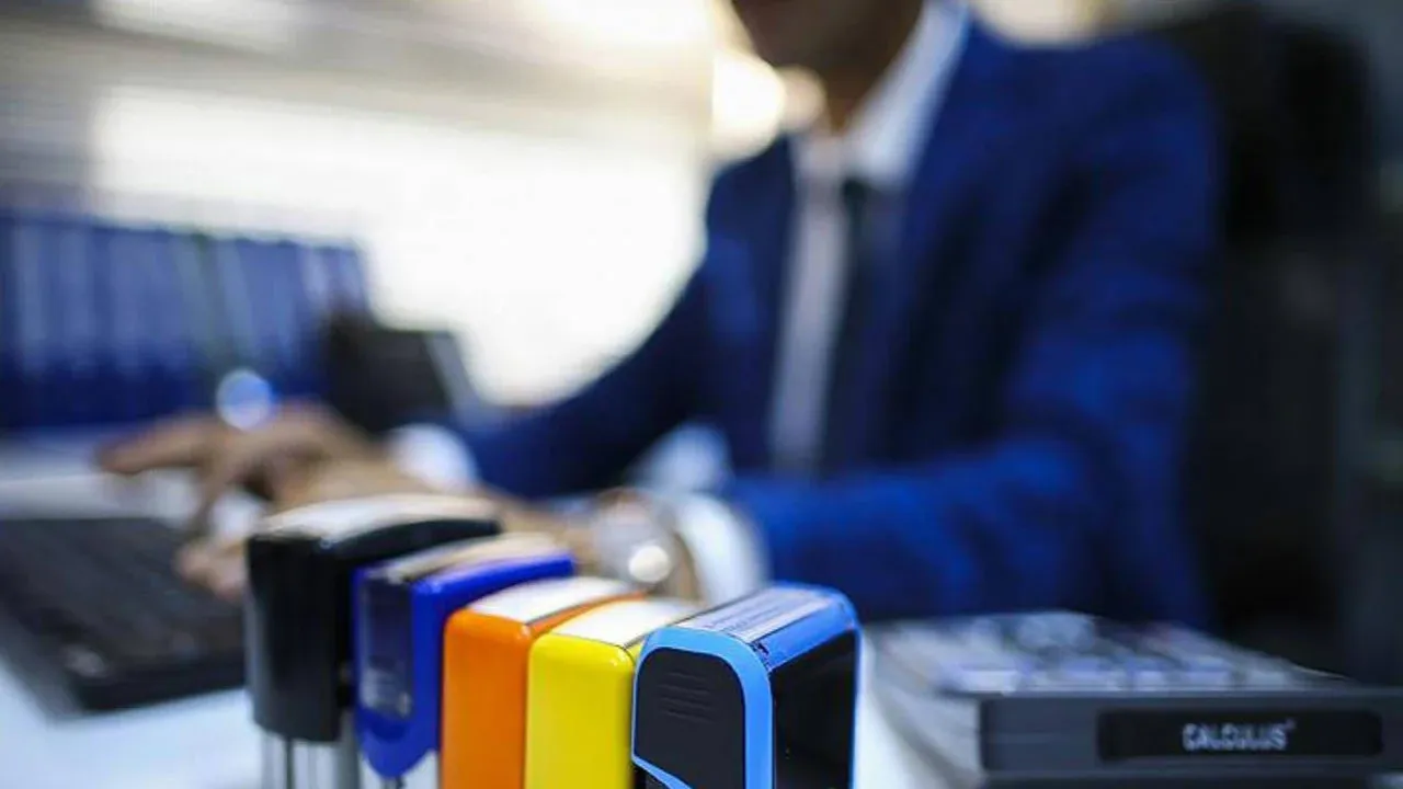 Dijital platformlardan gelir elde eden memurlar için ticaret yasağı uyarısı