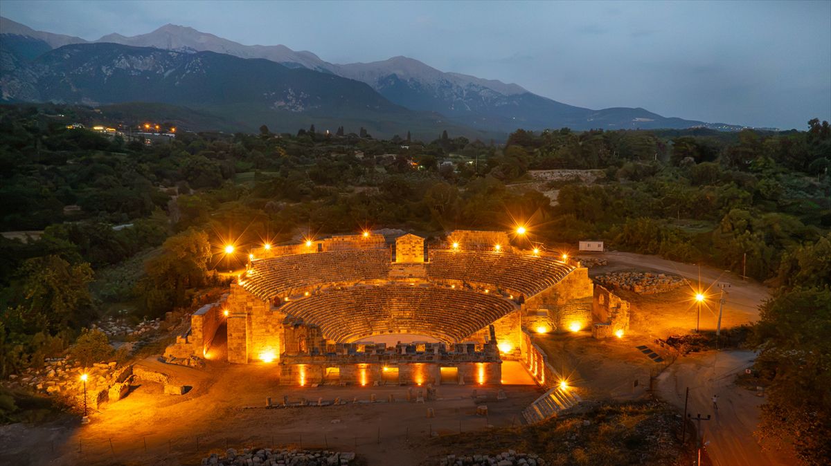 Tlos Antik Kenti'ndeki tiyatro güneş enerjisiyle aydınlatıldı