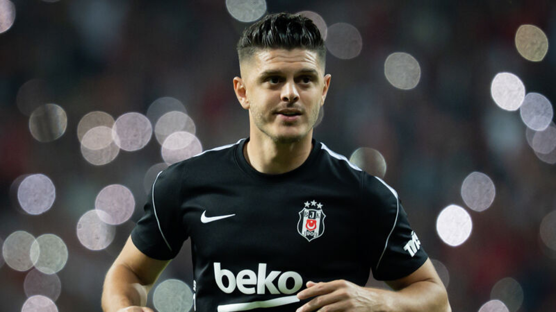 Beşiktaşlı Milot Rashica milli maçta sakatlanarak oyundan çıktı