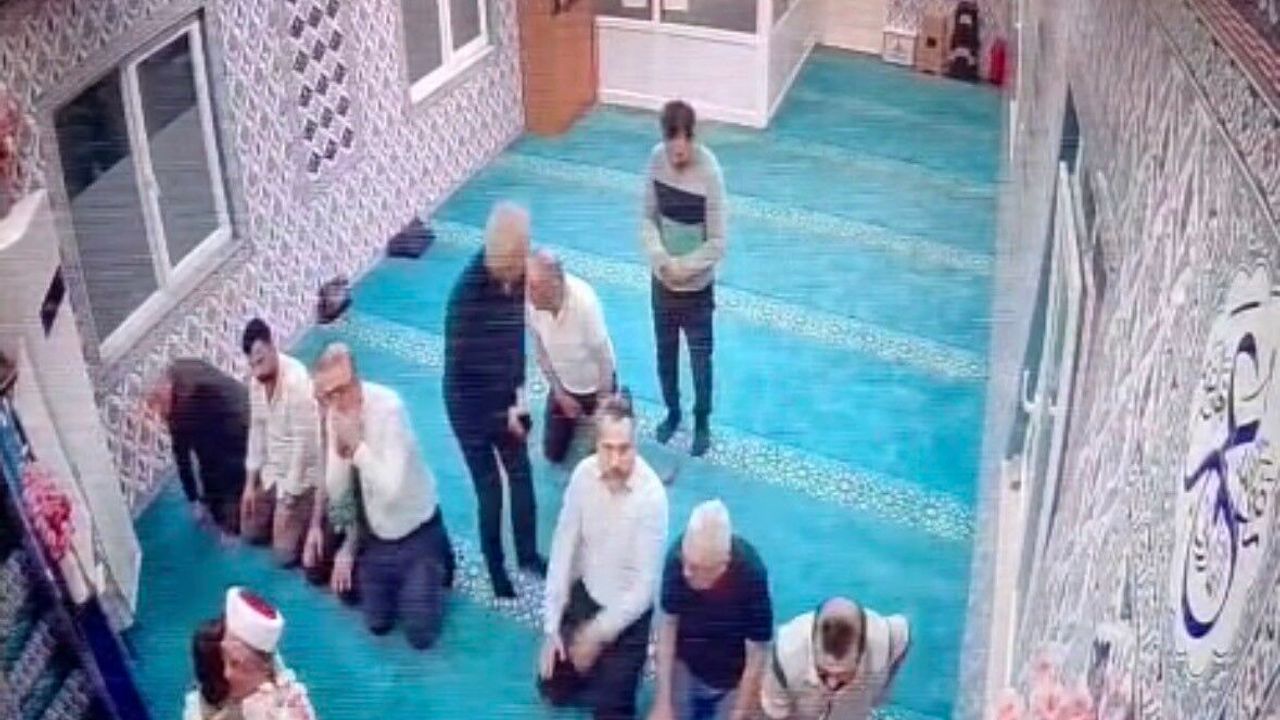 Trabzon'da 5 yaşındaki çocuk özlediği imamına camide sarıldı