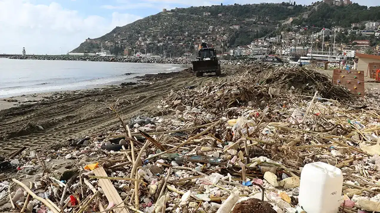 Türkiye'ye ithal edilen plastik atıkların büyük kısmı çöplüklere gidiyor