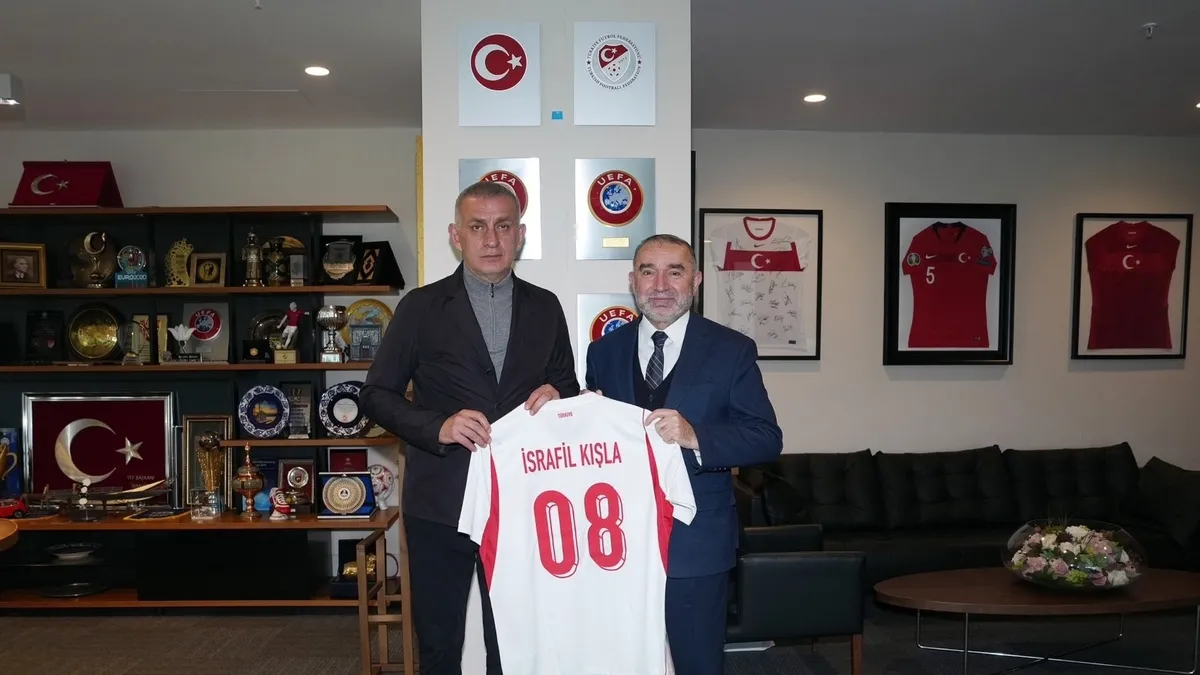 Cumhurbaşkanı Başdanışmanı İsrafil Kışla TFF Başkanı Hacıosmanoğlu'nu ziyaret etti