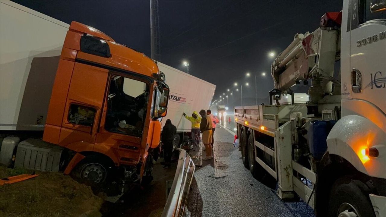 İstanbul'da sağanak yağış nedeniyle çok sayıda trafik kazası meydana geldi