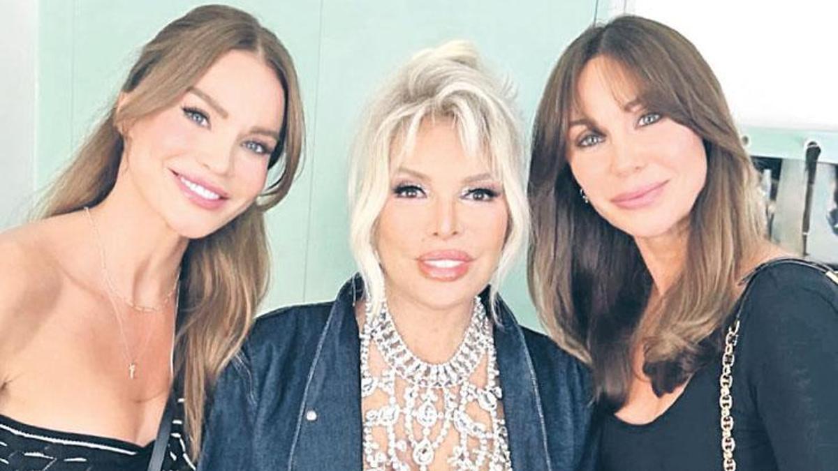 Ajda Pekkan yeni şarkısını Harbiye Açık Hava konserinde ilk kez seslendirdi