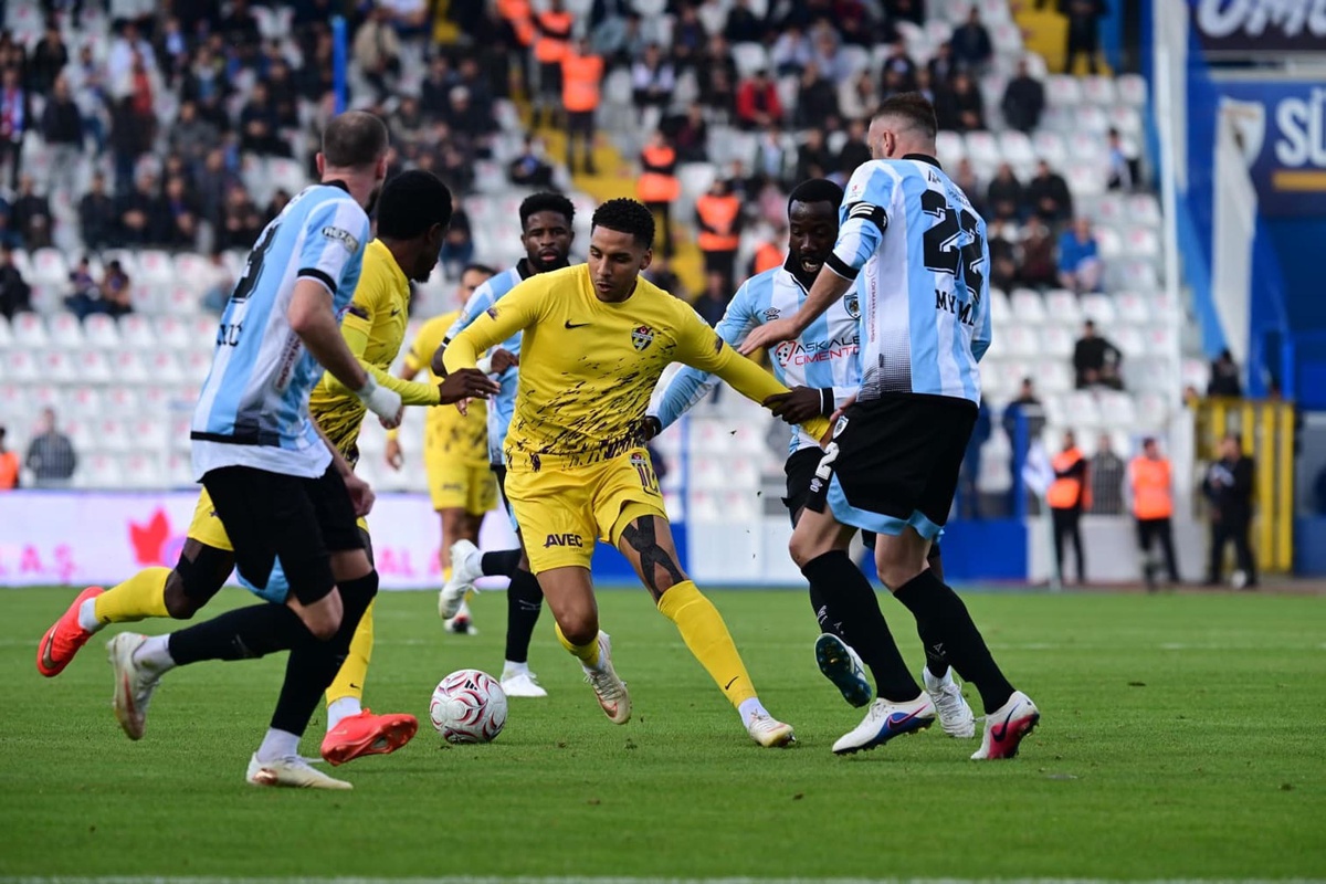Erzurumspor FK, Eyüpspor'u 2-0 yenerek puanını 11'e çıkardı