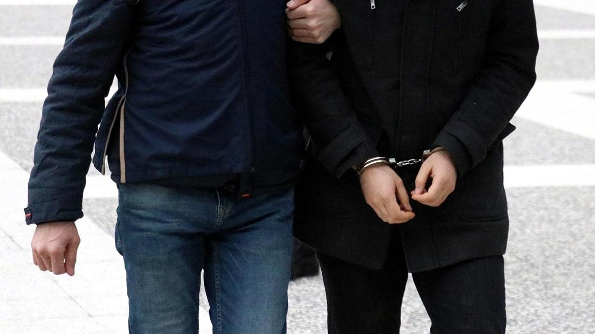 Antalya'da otel odasına düzenlenen uyuşturucu operasyonunda 2 kişi tutuklandı