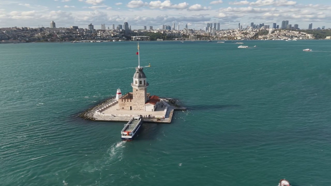 İstanbul Boğazı yağışların ardından turkuaz renge büründü