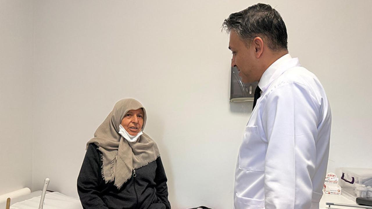 Ankara'da 74 yaşındaki hastanın 30 santimetrelik tümörü ameliyatla alındı