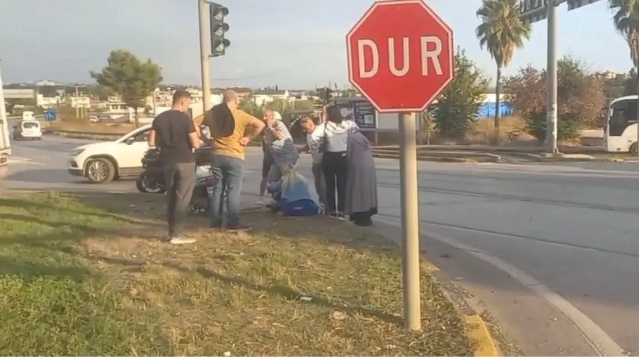 Manavgat'ta otel servisi ile motosikletin çarpışması sonucu bir kişi yaralandı