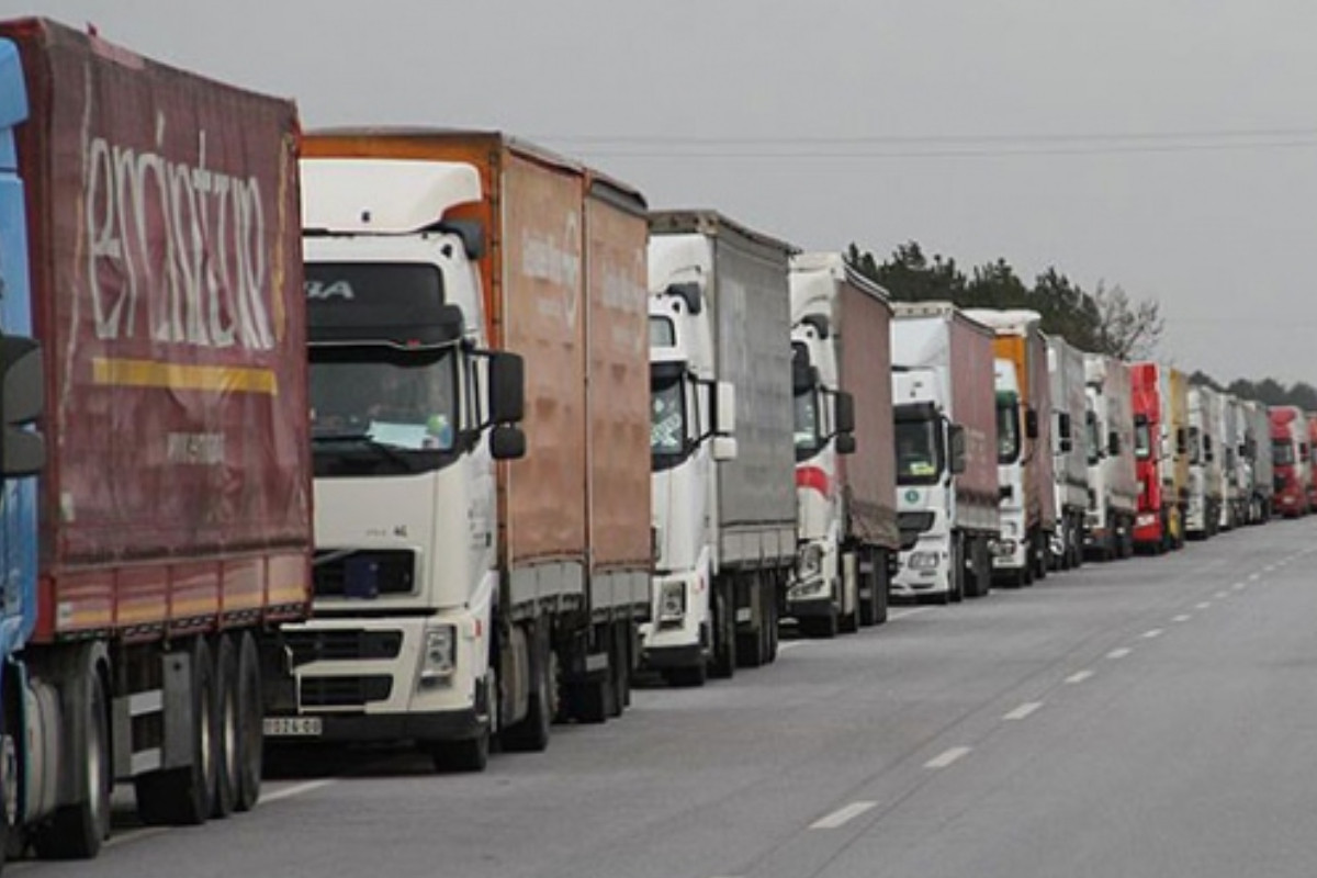 Avrupa sınır kapılarındaki TIR kuyrukları ticareti aksatıyor