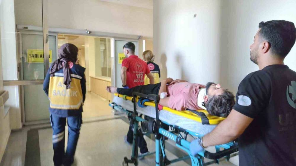 Adıyaman'da iki otomobilin çarpışması sonucu bir kişi yaralandı