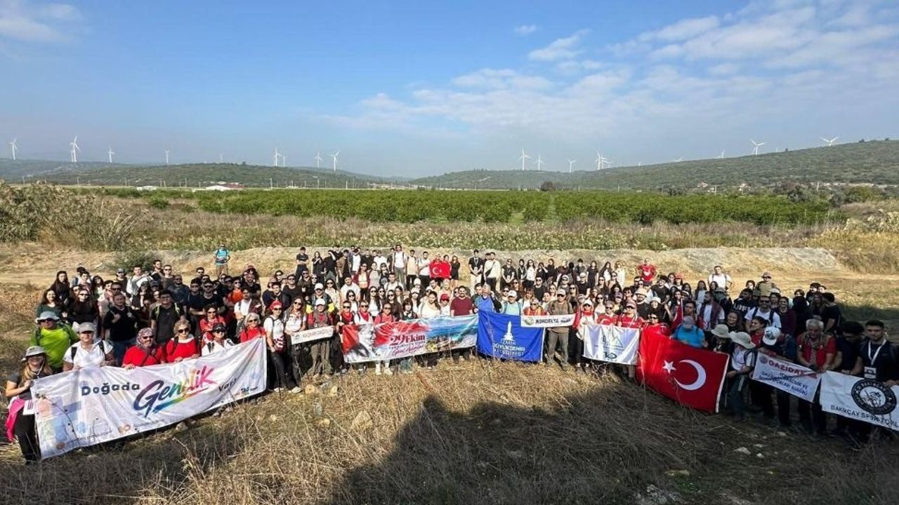 İzmir'de Cumhuriyet kutlamaları kapsamında doğa ve tarih gezileri düzenlendi