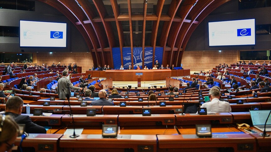 AKPM, OECD delegasyonlarının katılımıyla yapay zeka önergesini kabul etti