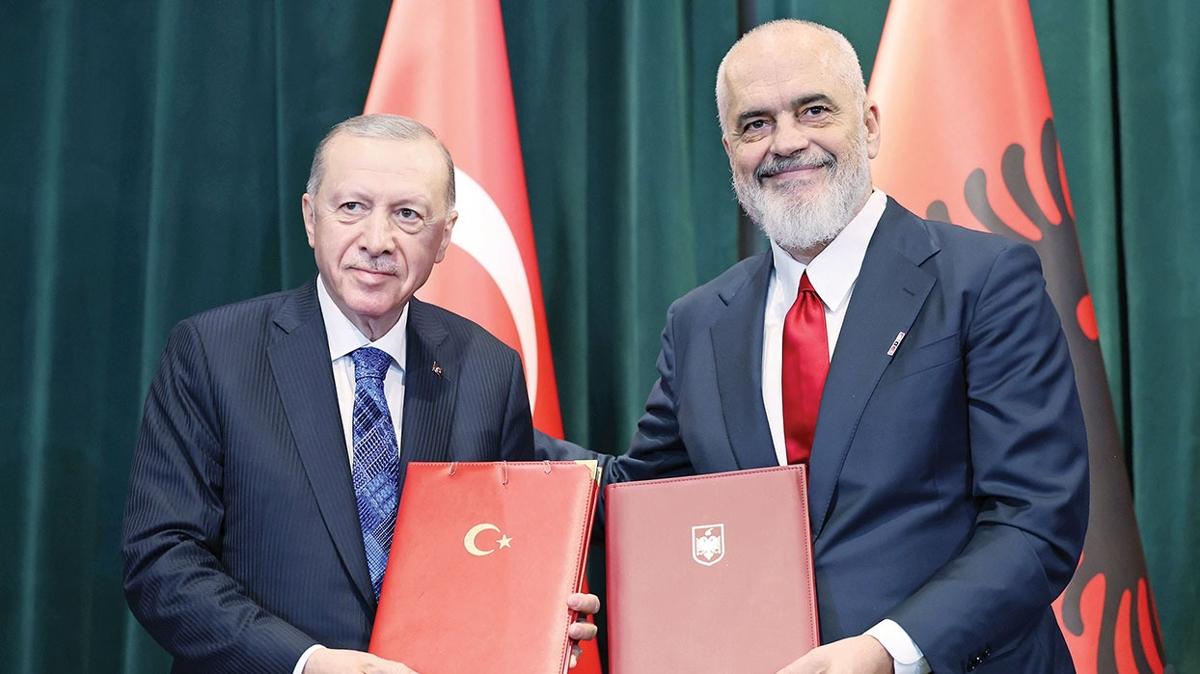 Arnavutluk Başbakanı Rama, Türkiye'nin Balkanlar'da barış unsuru olduğunu söyledi