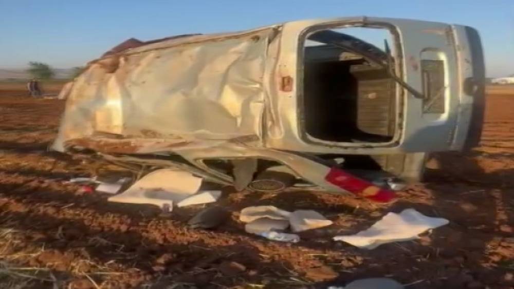 Gaziantep'te tarlaya uçan hafif ticari araçta 2 kişi yaralandı