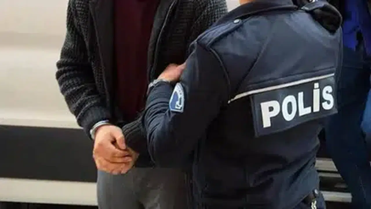 Serik'te ağır suçlardan aranan iki firari hükümlü yakalandı