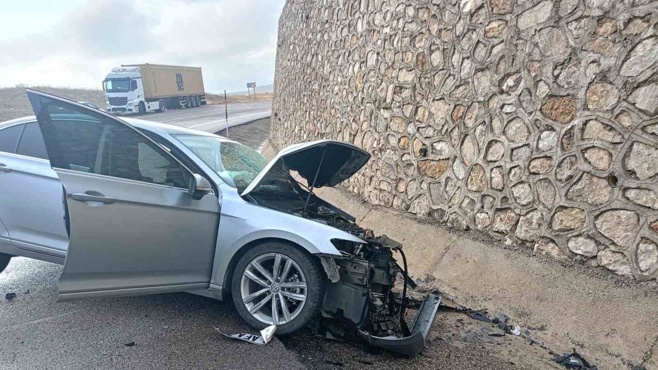 Erzurum'da 5 aracın karıştığı zincirleme kazada 5 kişi yaralandı
