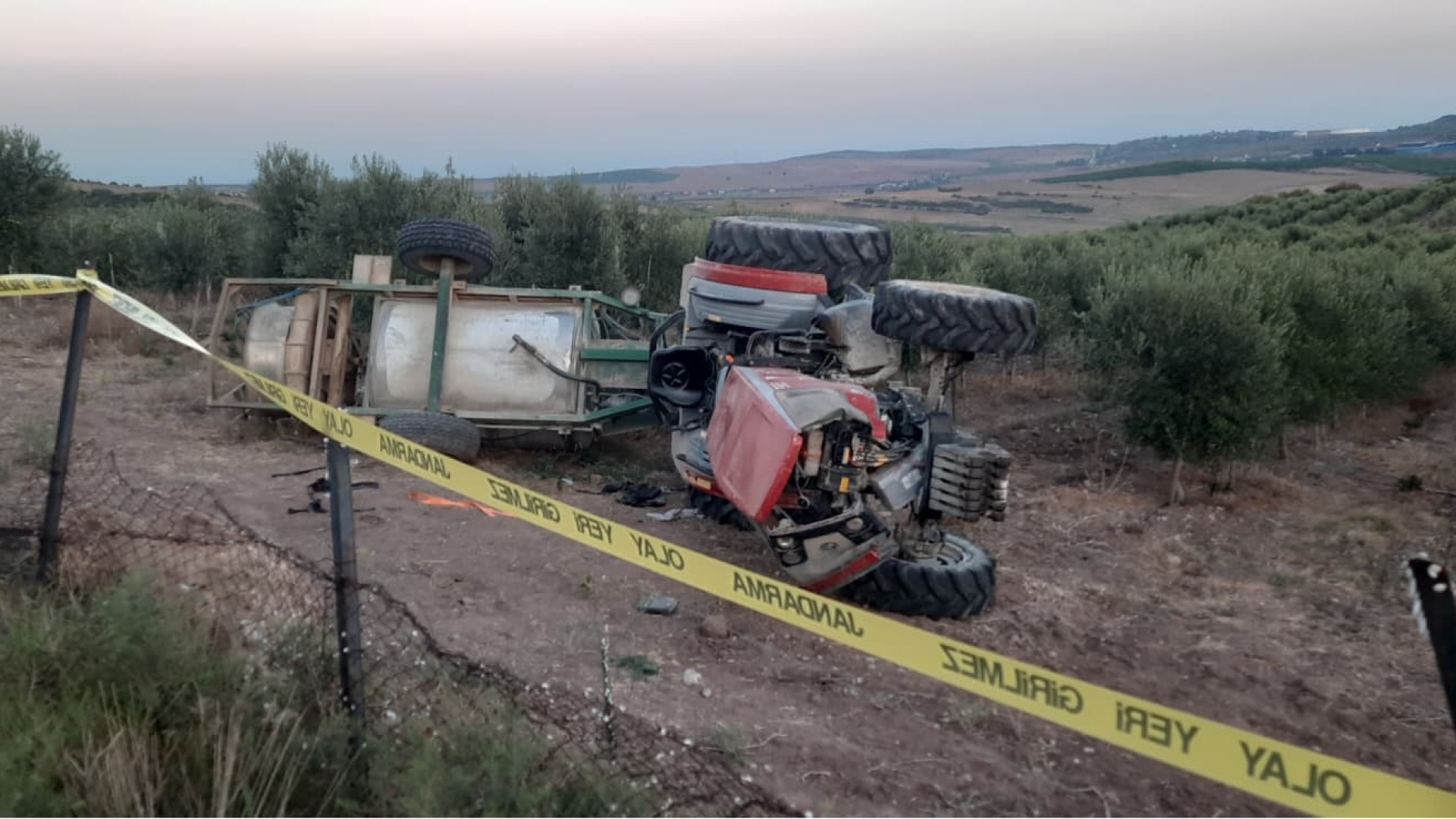 Adana'da traktör devrildi: Bir kişi öldü, bir çocuk ağır yaralandı
