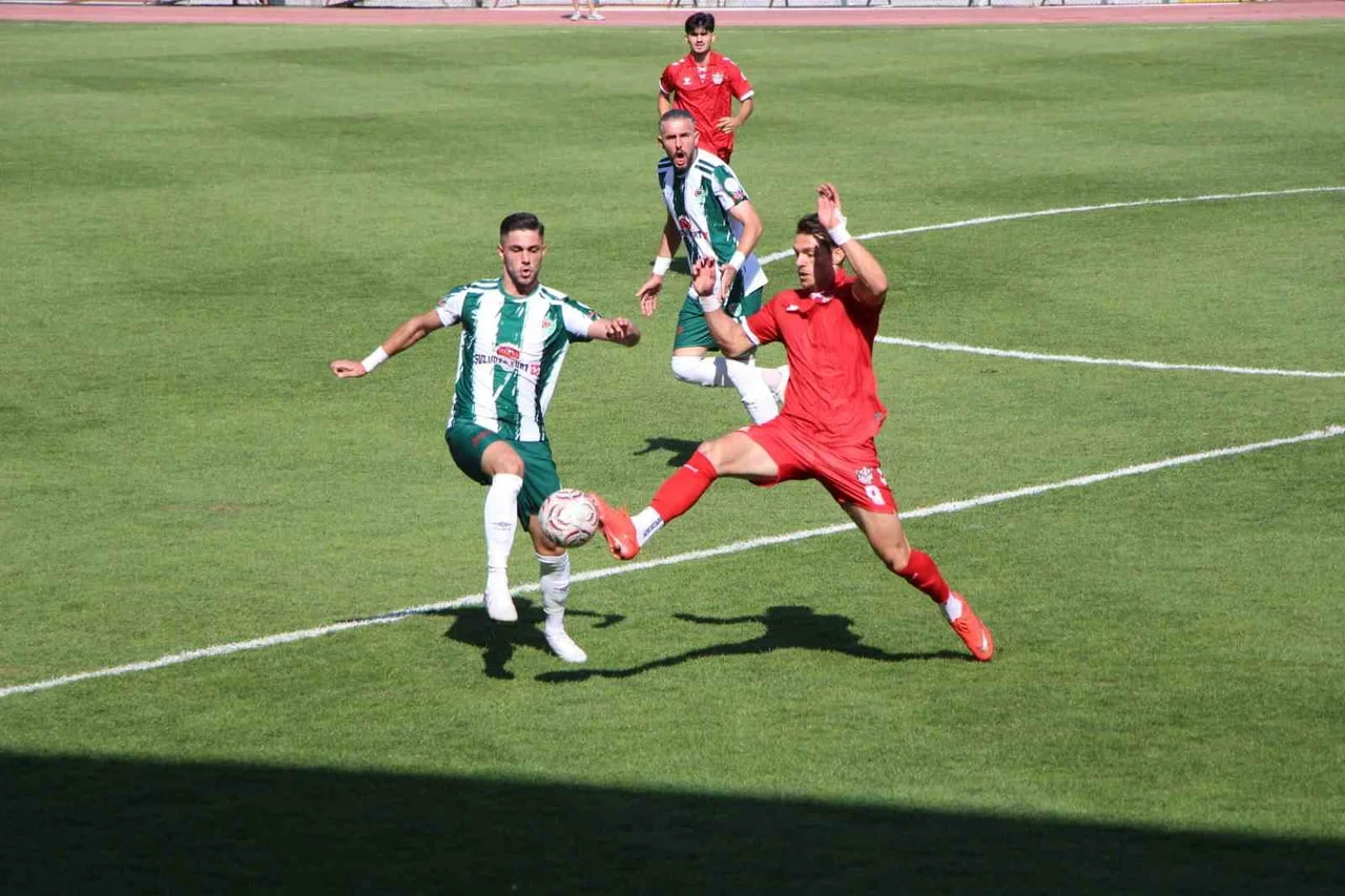 Amasyaspor ve Bulvarspor sahalarında 2-2 berabere kaldı