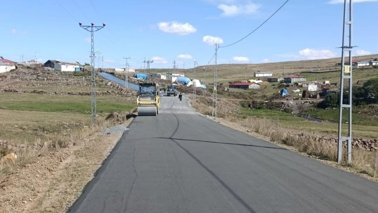 Kars'ın Susuz ilçesinde SSB beton yol yapım çalışmaları başladı