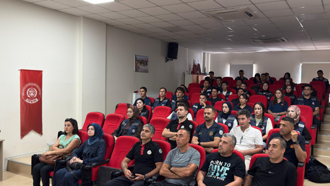 Malatya'da itfaiye sualtı dalış ekibine sağlık ve güvenlik eğitimi verildi