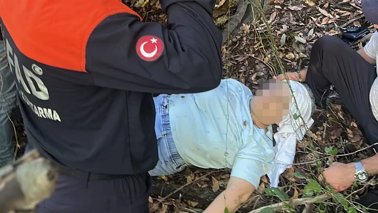 Antalya'da şelalede 6 metreden düşen turist ekiplerce kurtarıldı