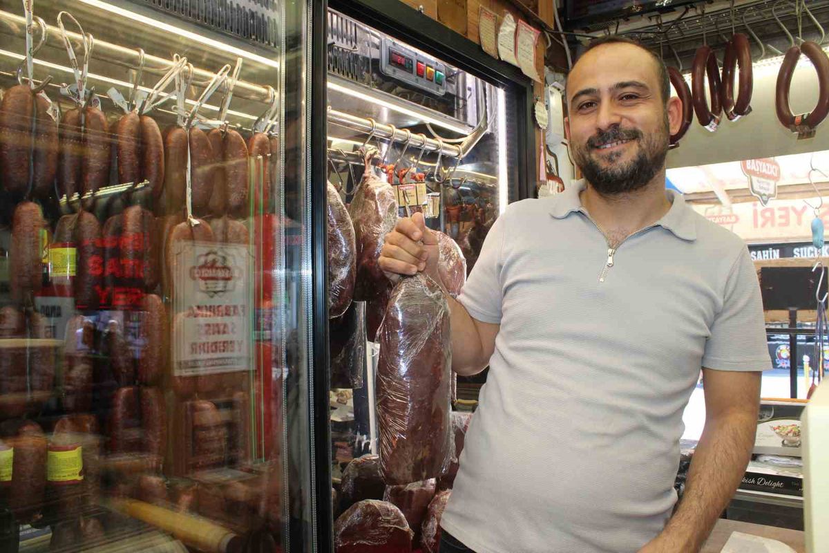 Kayseri Kapalı Çarşı'da gurbetçi ziyaretiyle pastırma ve sucuk satışları arttı