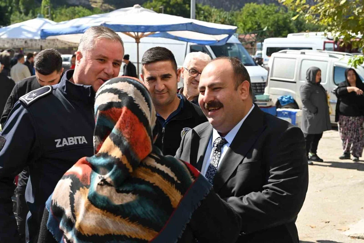 İnönü Belediye Başkanı Serhat Hamamcı pazar yerini ziyaret etti