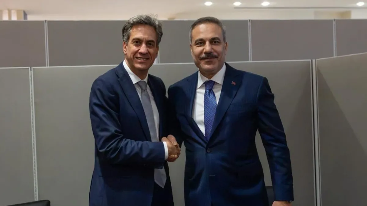 Dışişleri Bakanı Hakan Fidan Birleşik Krallık mevkidaşıyla görüştü