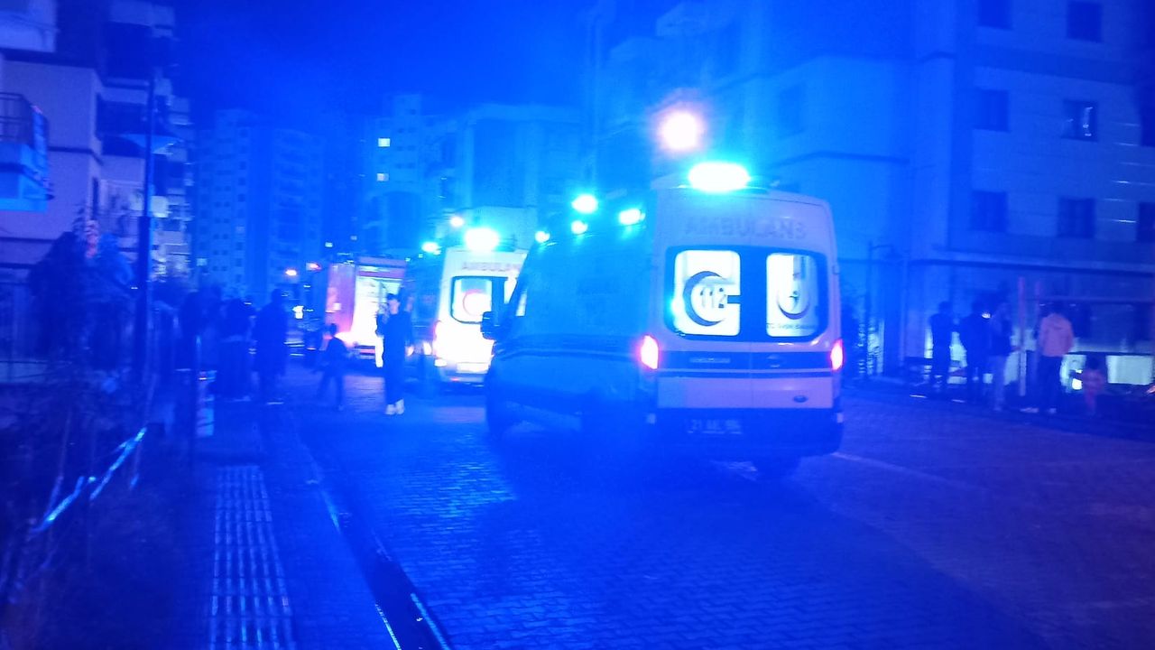 Diyarbakır'da apartman yangınında 5 kişi dumandan etkilendi