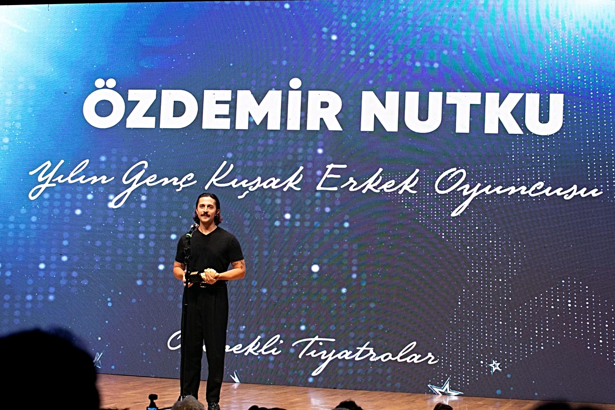 İzmir Şehir Tiyatroları Özdemir Nutku Ödülleri'nde dört ödül kazandı