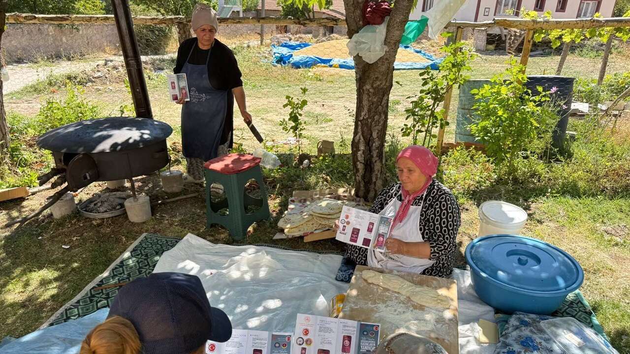 Jandarma ekipleri Çayıralan'da KADES uygulamasını tanıttı