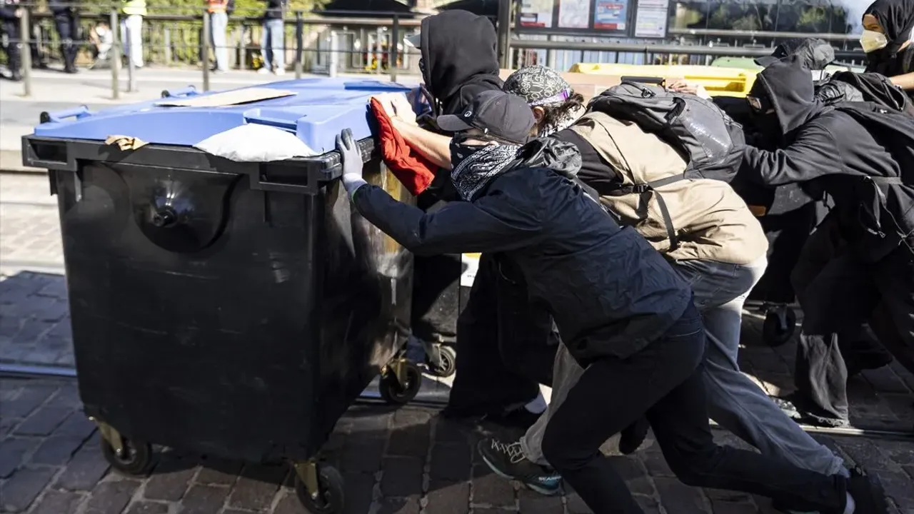 İran, Fransa'daki lise eylemleri nedeniyle büyükelçiyi bakanlığa çağırdı