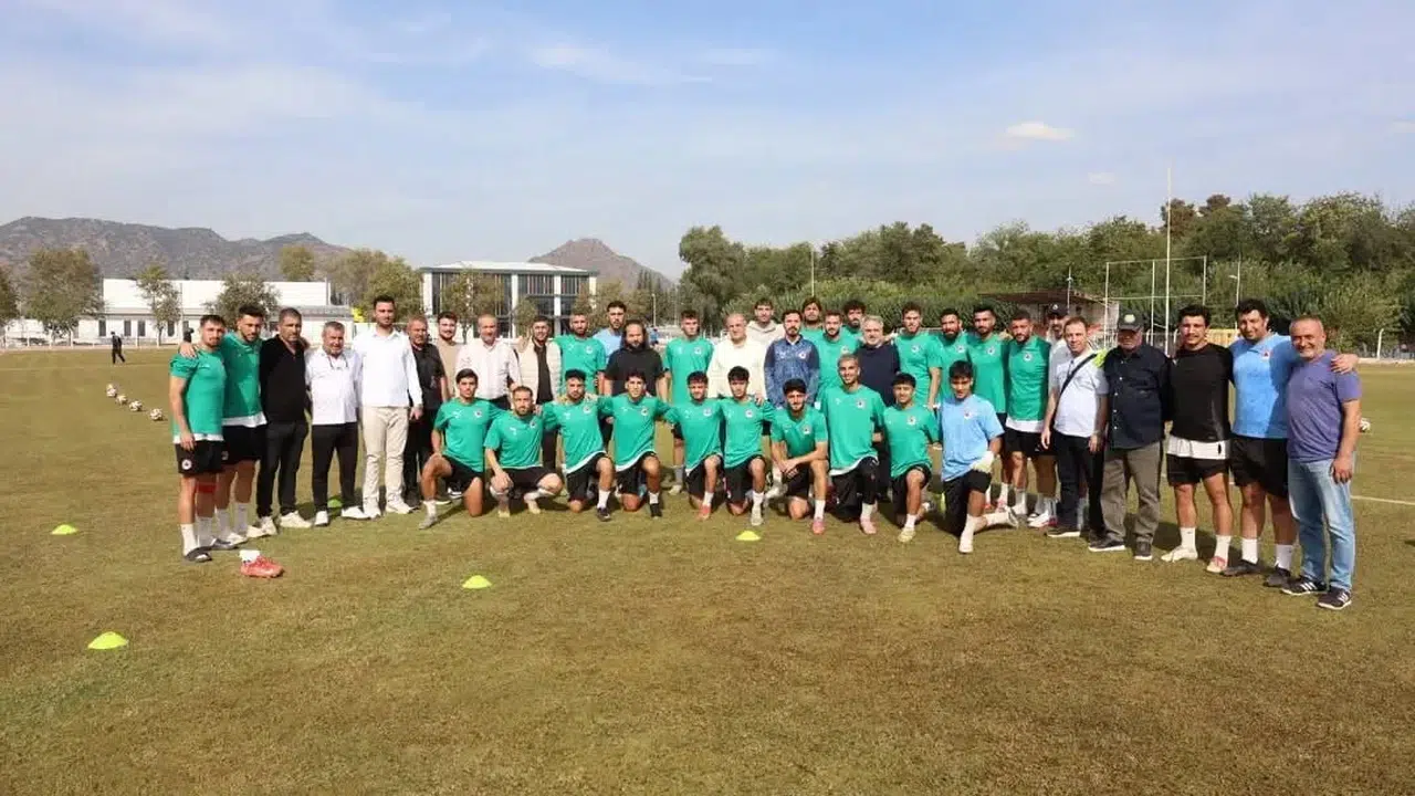 İncirliova Belediyespor yeni sezon açılışını stadyumda gerçekleştirdi