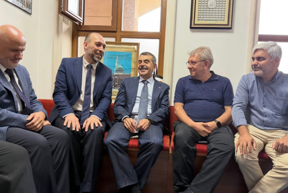 Karma eğitimin kaldırılması çağrısını yapan isimlerin Bakan Tekin ile görüştüğü belirtildi