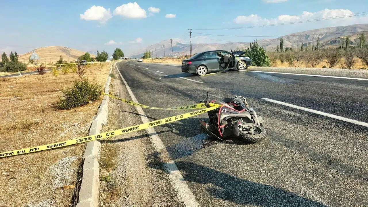 Malatya'da otomobille çarpışan motosikletin sürücüsü hayatını kaybetti