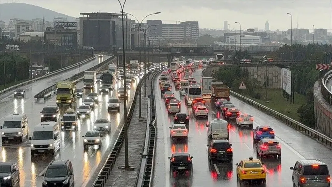 İstanbul'da sabah trafiği yoğunluğu yüzde 69'a ulaştı