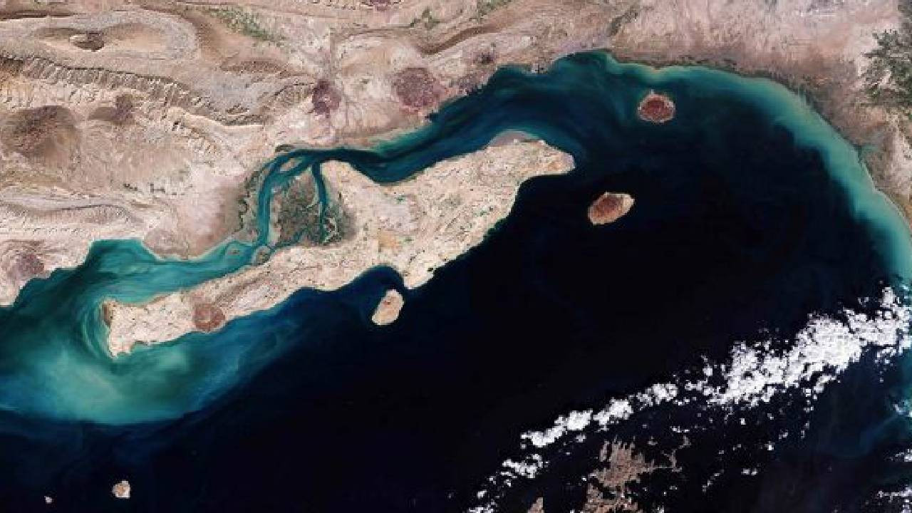 İran'ın Keşm Adası yakınlarında deniz kaynaklı patlama sesi duyuldu