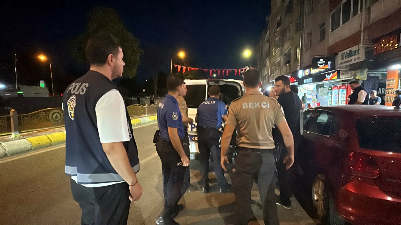 Edirne'de bir apartman dairesinde 10 düzensiz göçmen yakalandı