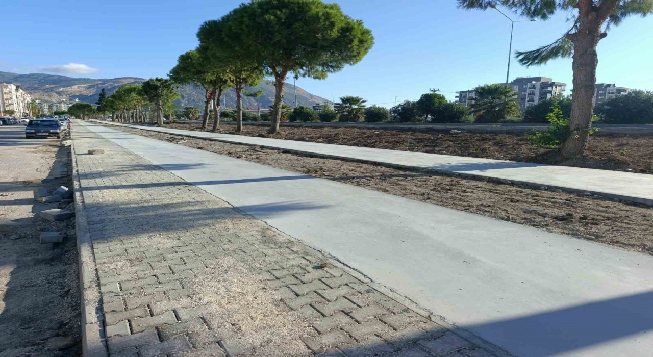 Söke'deki bisiklet ve yürüyüş yolu projesinde ikinci etap beton dökümü bitti