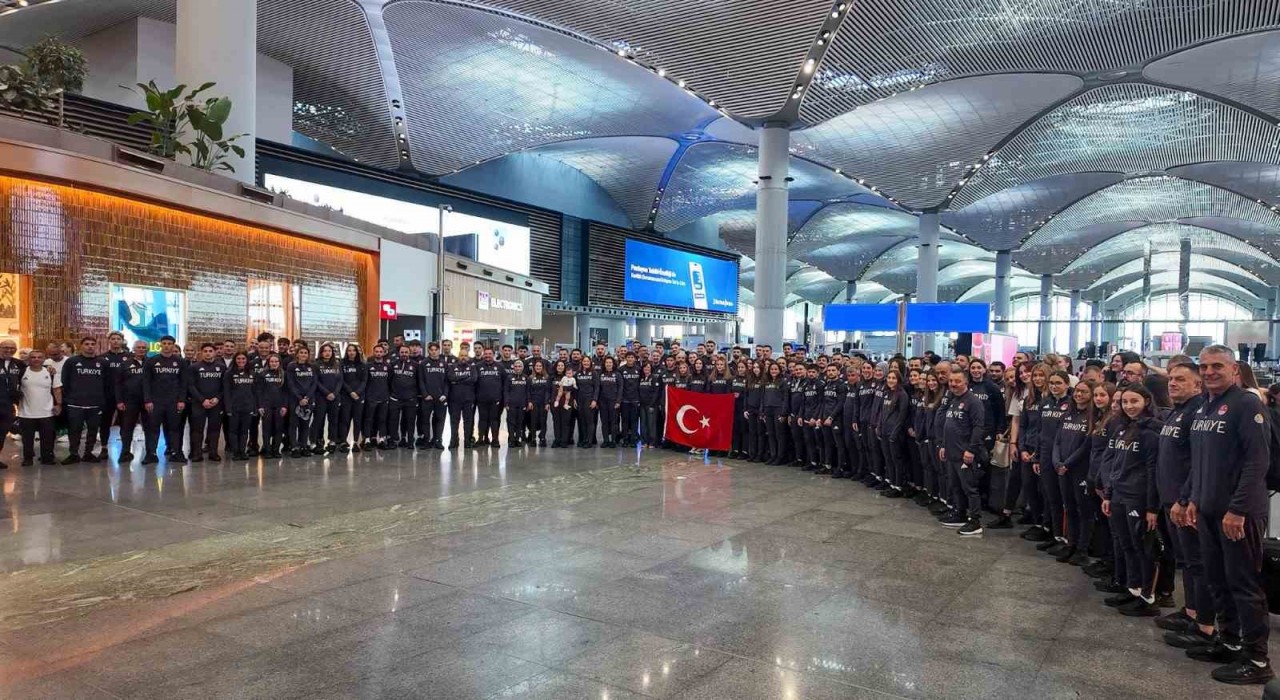Bakan Bak, Akdeniz Oyunları'na katılacak milli sporculara başarı diledi