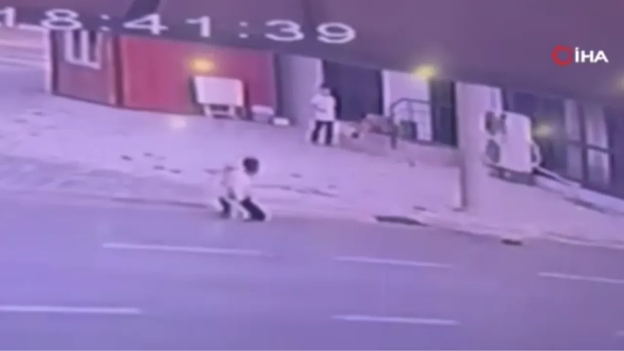 Afyonkarahisar'da otomobilin çarptığı 13 yaşındaki çocuk yaralandı