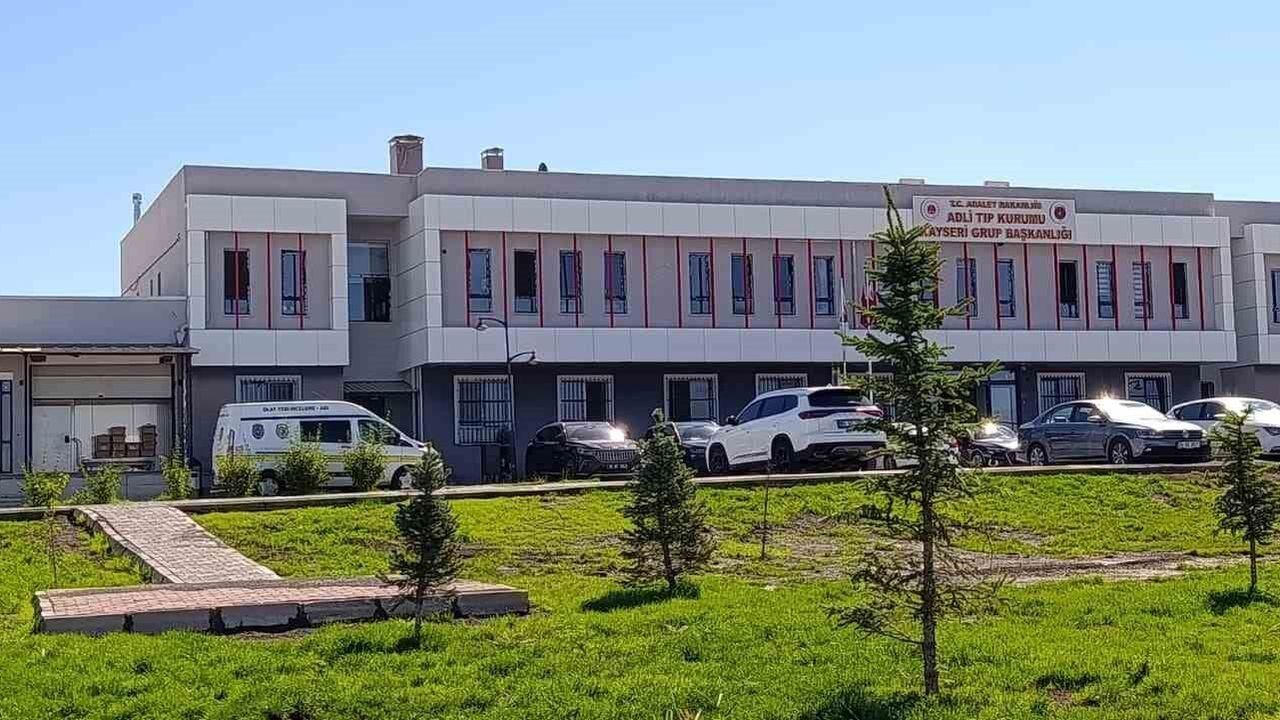 Kayseri'de evinde bıçaklanan 59 yaşındaki H.K. hayatını kaybetti