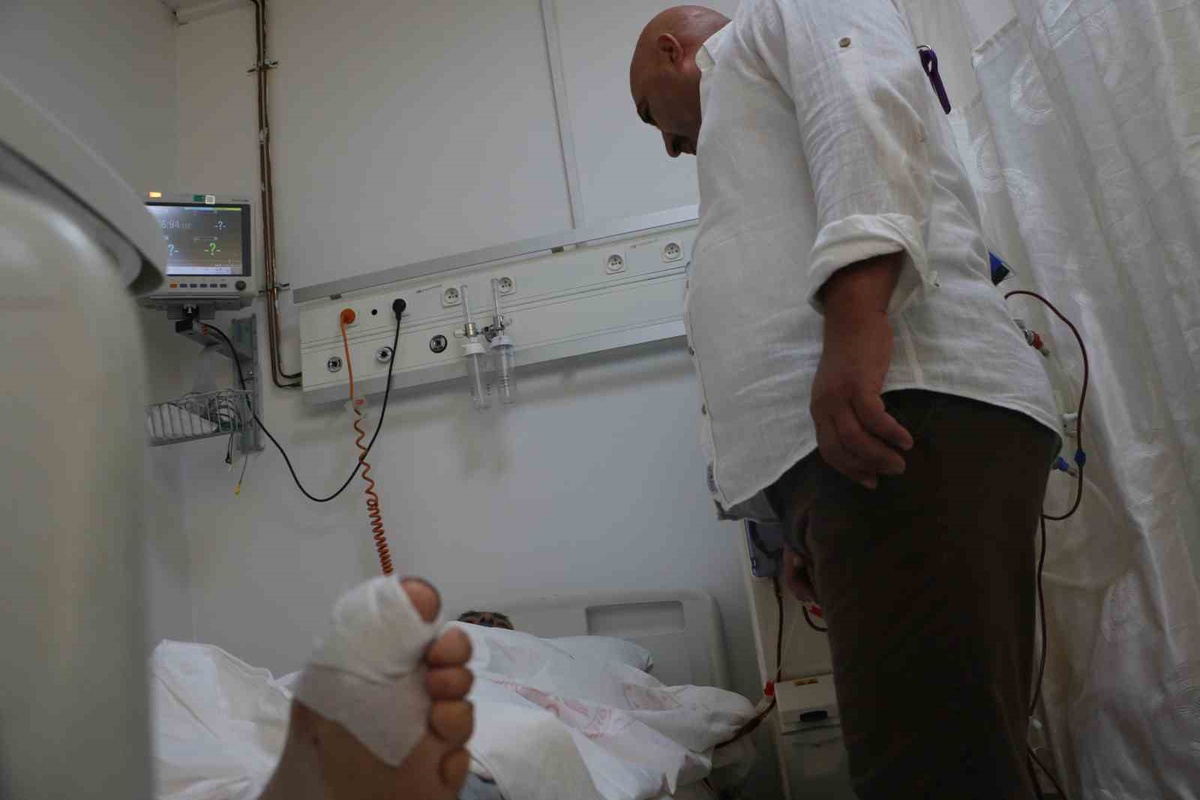 Diyarbakır'da diyabet hastasının ayak parmağı ampute edilmeden kurtarıldı