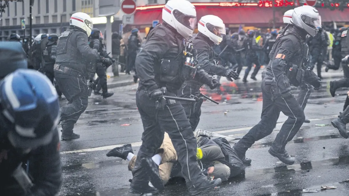 Avrupa'da eğitim ve ekonomi politikalarına karşı kitlesel protestolar sürüyor