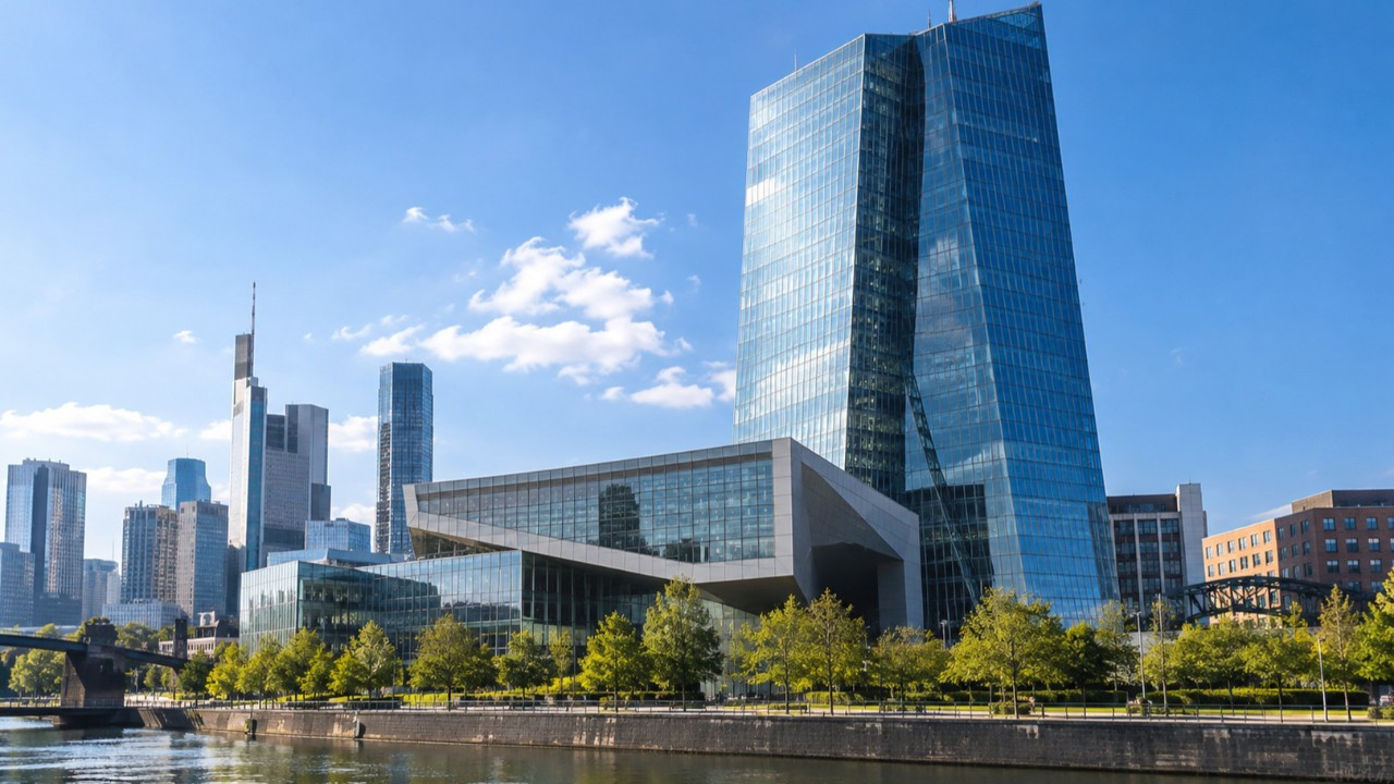ECB üyesi Dolenc enflasyon riskleri nedeniyle faiz artışı ihtimalini gündeme taşıdı